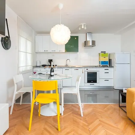 Black Queen Apartment Pula