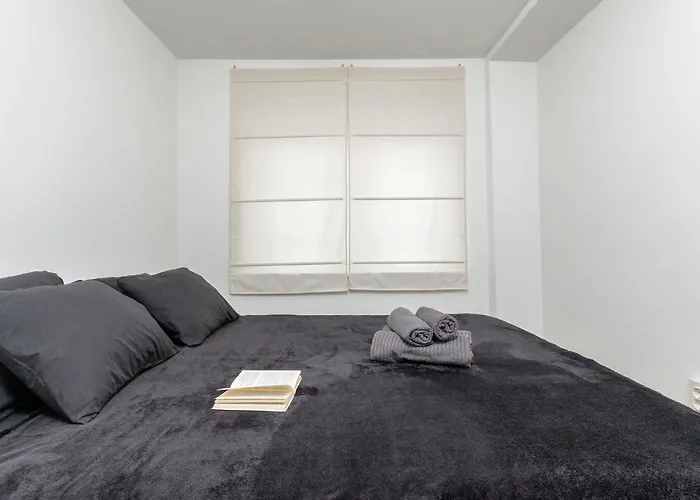 Apartment Black Queen