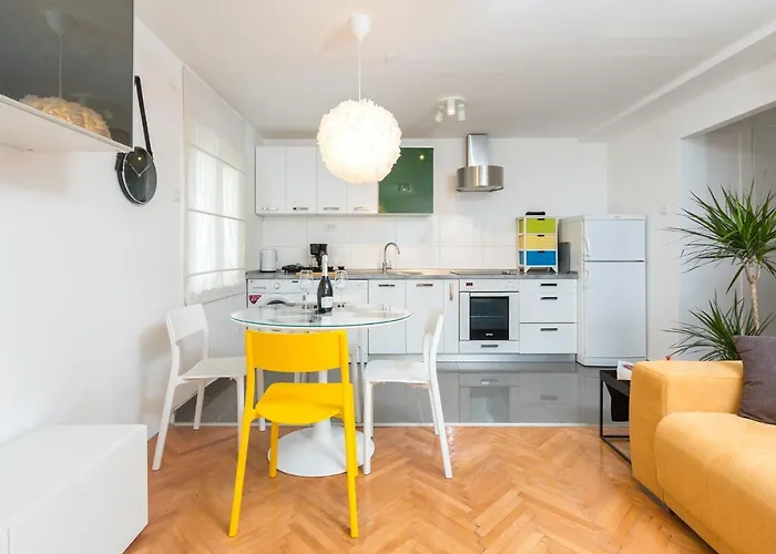 Black Queen Apartment Pula