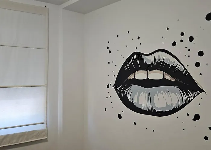 Apartment Black Queen